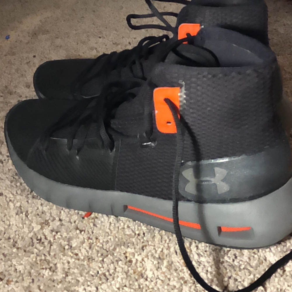 Under armor basketball shoes men’s size 11